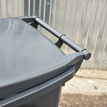 Бак мусорный на колесах с крышкой 120 л, цвет серый - Обувь ЭВА для мужчин, женщин и детей от производителя Колесник